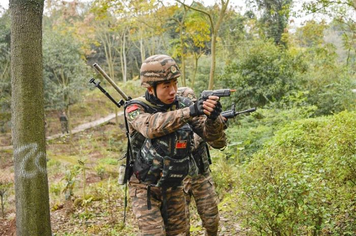 决胜巅峰的特战精兵——记武警重庆总队执勤第二支队机动中队班长胡宇